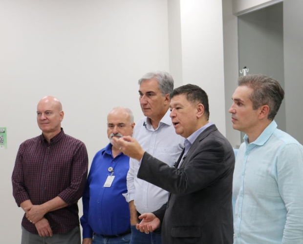 Senador Carlos Viana visita Complexo Hospitalar Samuel Lib�nio 